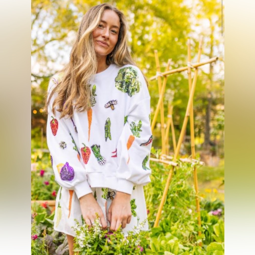 Queen of sparkles veggie sweatshirt XS new